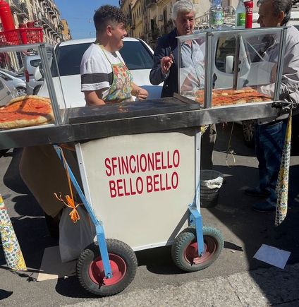 On to Mercato di Capo, beginning with Sfincionello focaccia