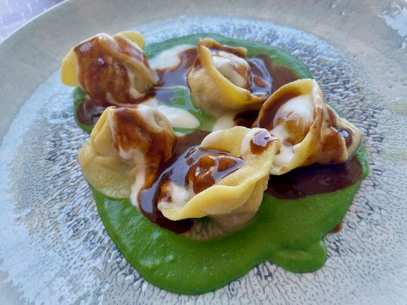 The dishes were beautiful, like this pasta filled with pork. We also had a nice pasta with lemon and red prawn crudo.