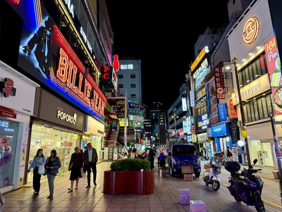 Streets are full of neon! 