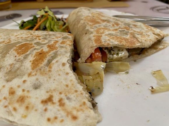 Vegetarian piadina (with artichokes)