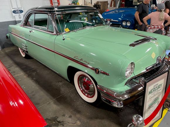 There place called the Lady Luck garage that specializes in old cars. This one is from 1954, the year I was born.