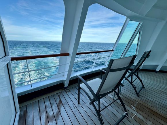 Ah, the balcony. There are 2 such rooms at the very back of the ship.