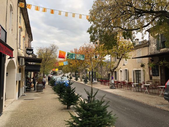 Street scene in Eygalieres