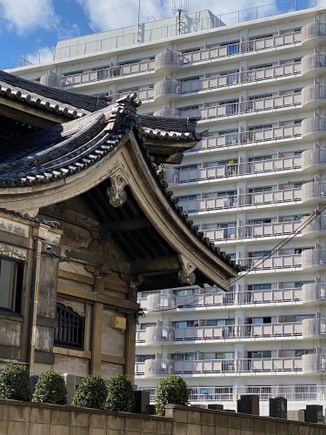 I love the contrast between the old and new. This sums up so much of what we’ve seen on the trip.