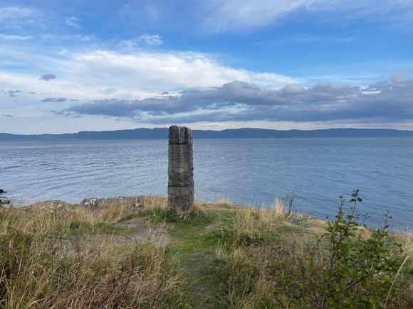 Well monument 