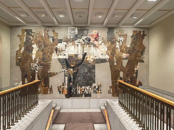 Upstairs to the Chamber of seats