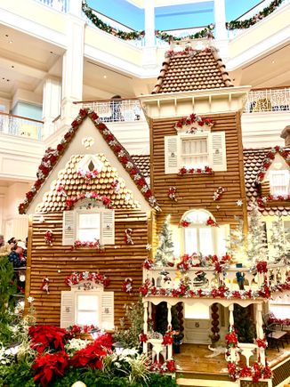 Such a beautiful gingerbread house 