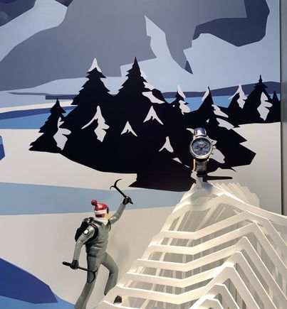 
As this is the last full day of shopping before Christmas, I chose this clever display window at the Montblanc store. 