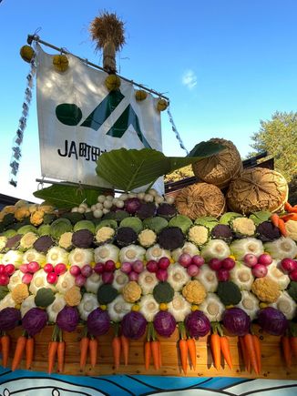 Meiji Jingu Shrine holds an annual Harvest Festival called Niiname-sai on November 23rd and these offers of newly harvested vegetables and grains are gifts to the gods to give thanks for the year's harvest.