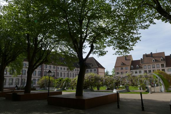 Pl. Du 2 Février, a wonderful place to sit and relax