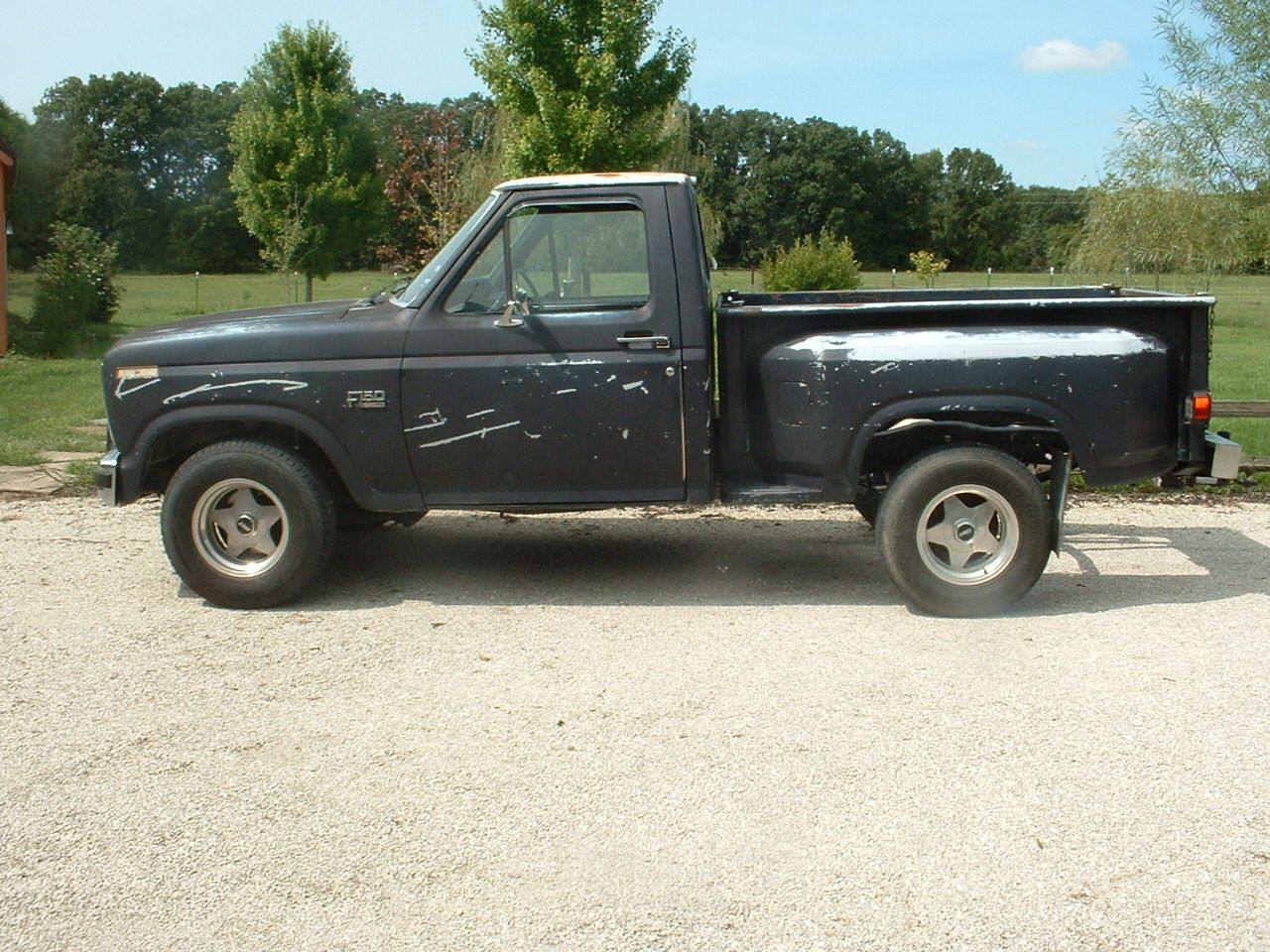 1986 Ford F-150 - 1986 F150 4.9L , c6 auto., 3.08 rear end ratio, Factory air cond. - Used - VIN 1FTDF15Y7GNA8 - 78,000 Miles - 6 cyl - 2WD - Automatic - Truck - Blue - Versailles, MO 65084, United States