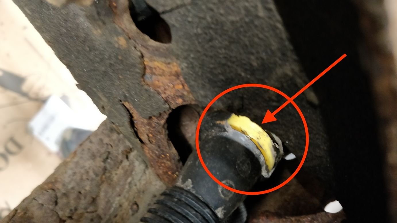 Yellow Connector on Fuel Vapor Assembly cable missing Ford Truck