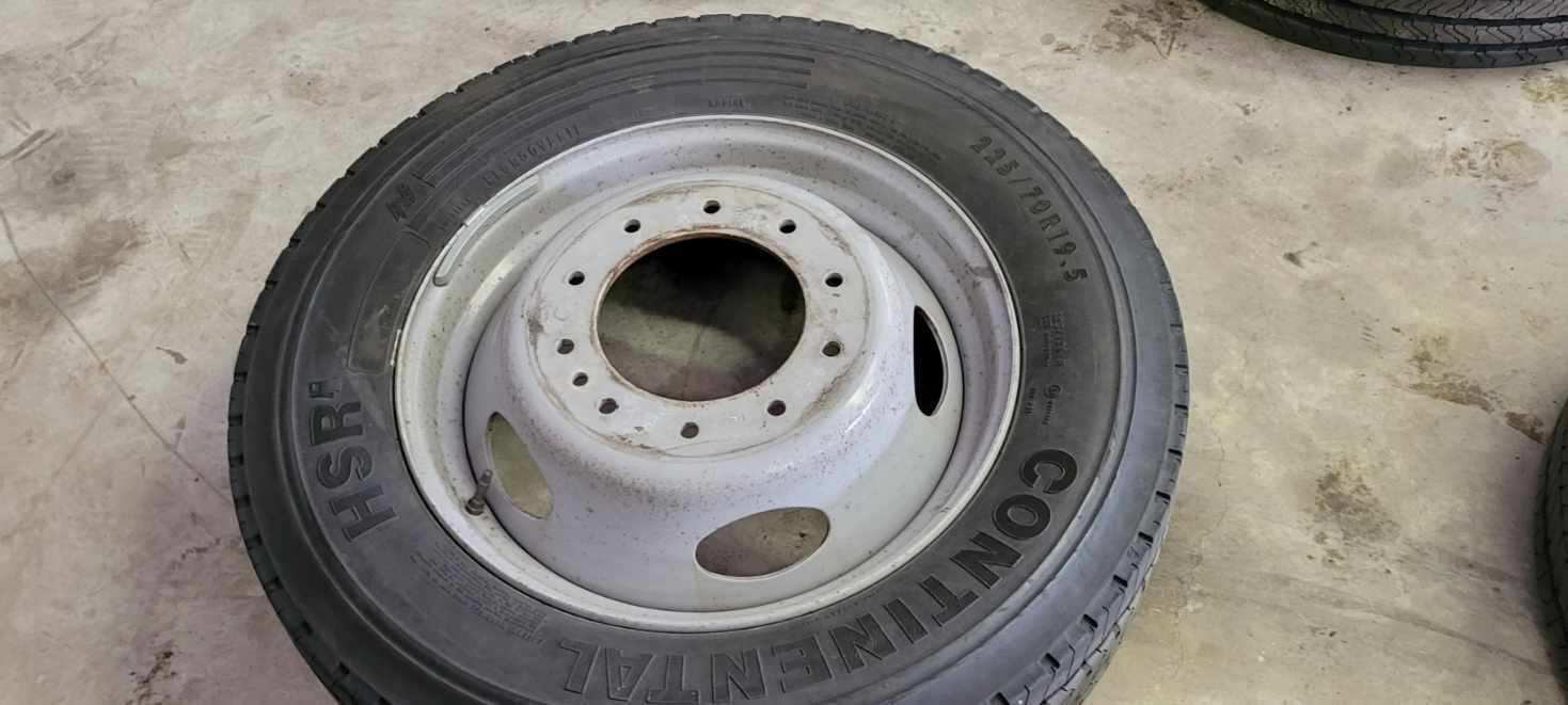 Wheels and Tires/Axles - 2018 Polished Aluminum 19.5 oem Rims Wheels with Brand New Continentals Lugs and Caps - New - 2017 to 2022 Ford F-450 Super Duty - Hewitt, NJ 07421, United States