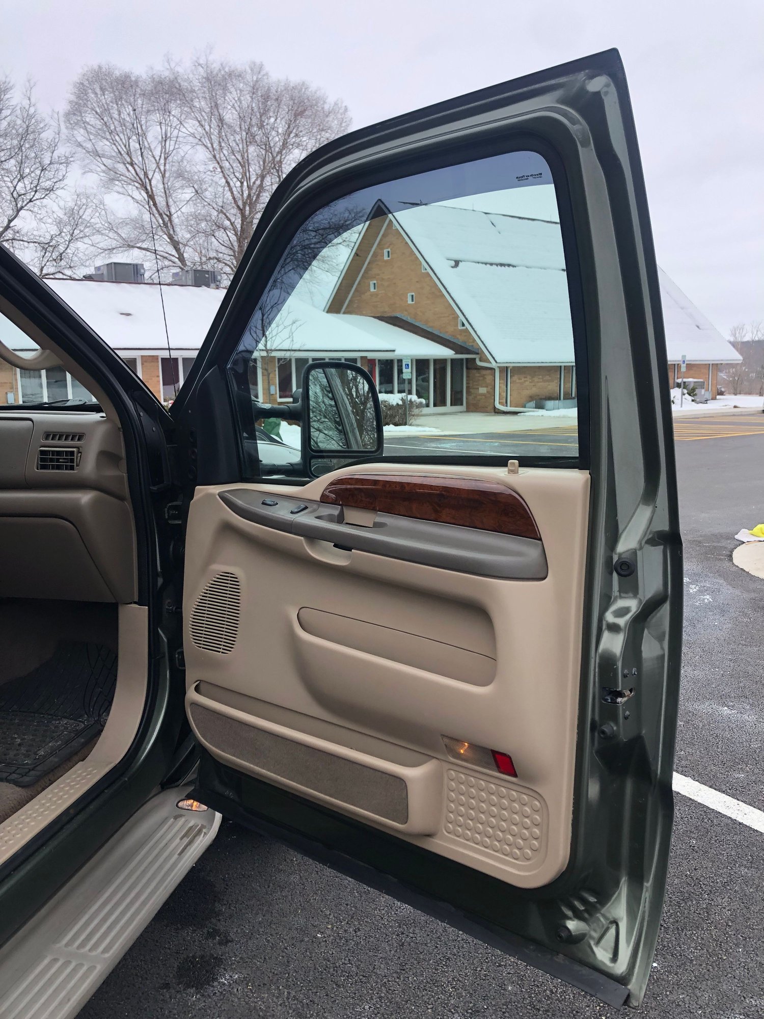 2000 Ford Excursion - 2000 Ford Excursion - Used - VIN 1FMNU43S7YEB39924 - 181,973 Miles - 10 cyl - 4WD - Automatic - SUV - Other - Rockford, IL 61101, United States