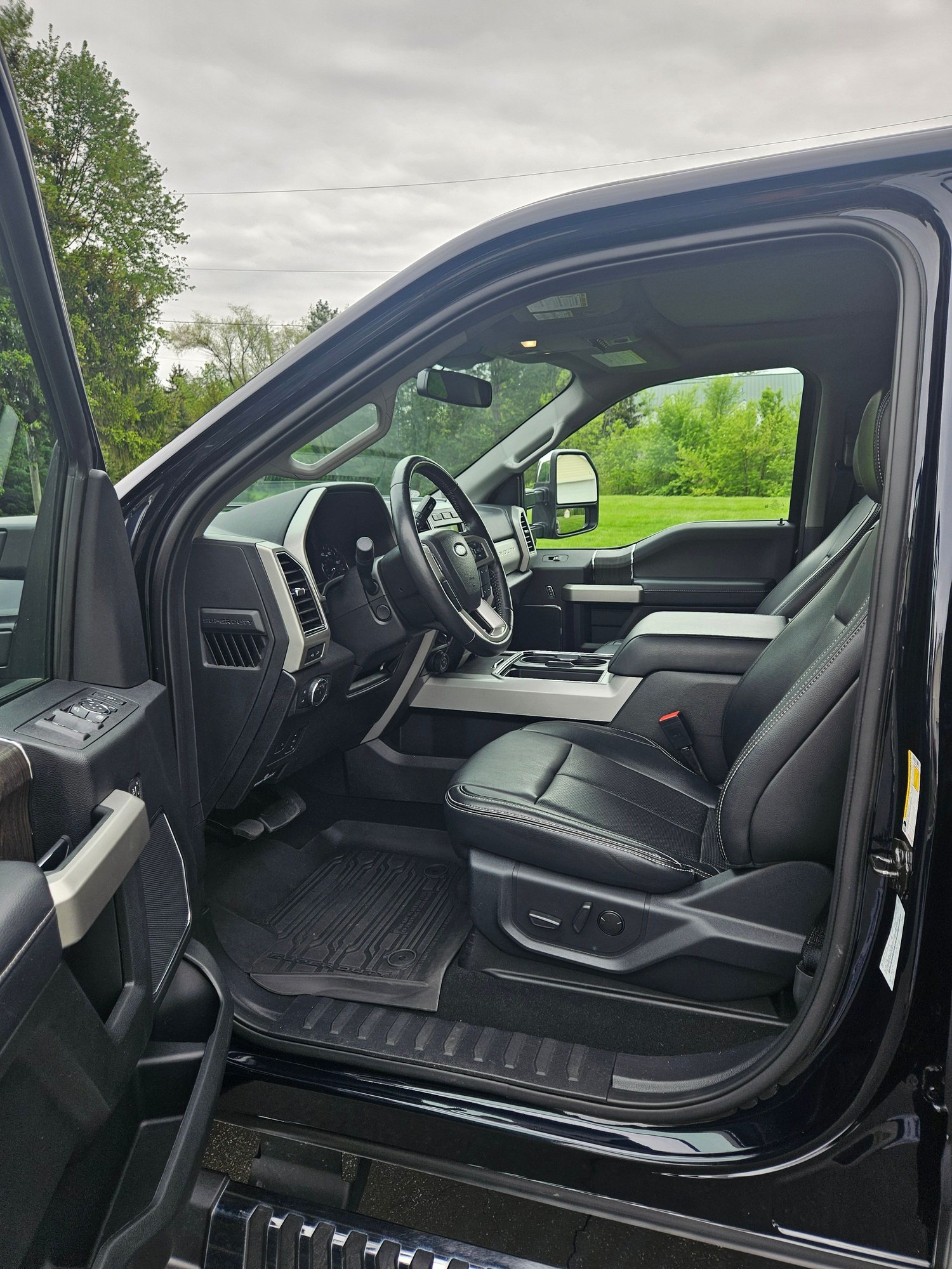 2021 Ford F-350 - 2021 F350 Dually beautiful Antimatter Blue 2 tone highly optioned Lariat trim F350 Dually for sale - Used - VIN 1FT8W3DT8MED78051 - 28,000 Miles - 8 cyl - 4WD - Automatic - Truck - Blue - Canton, MI 48187, United States