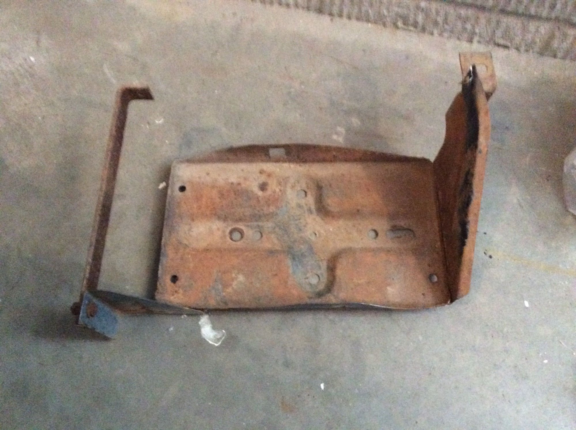 7379 auxiliary battery tray. Left side Ford Truck Enthusiasts Forums