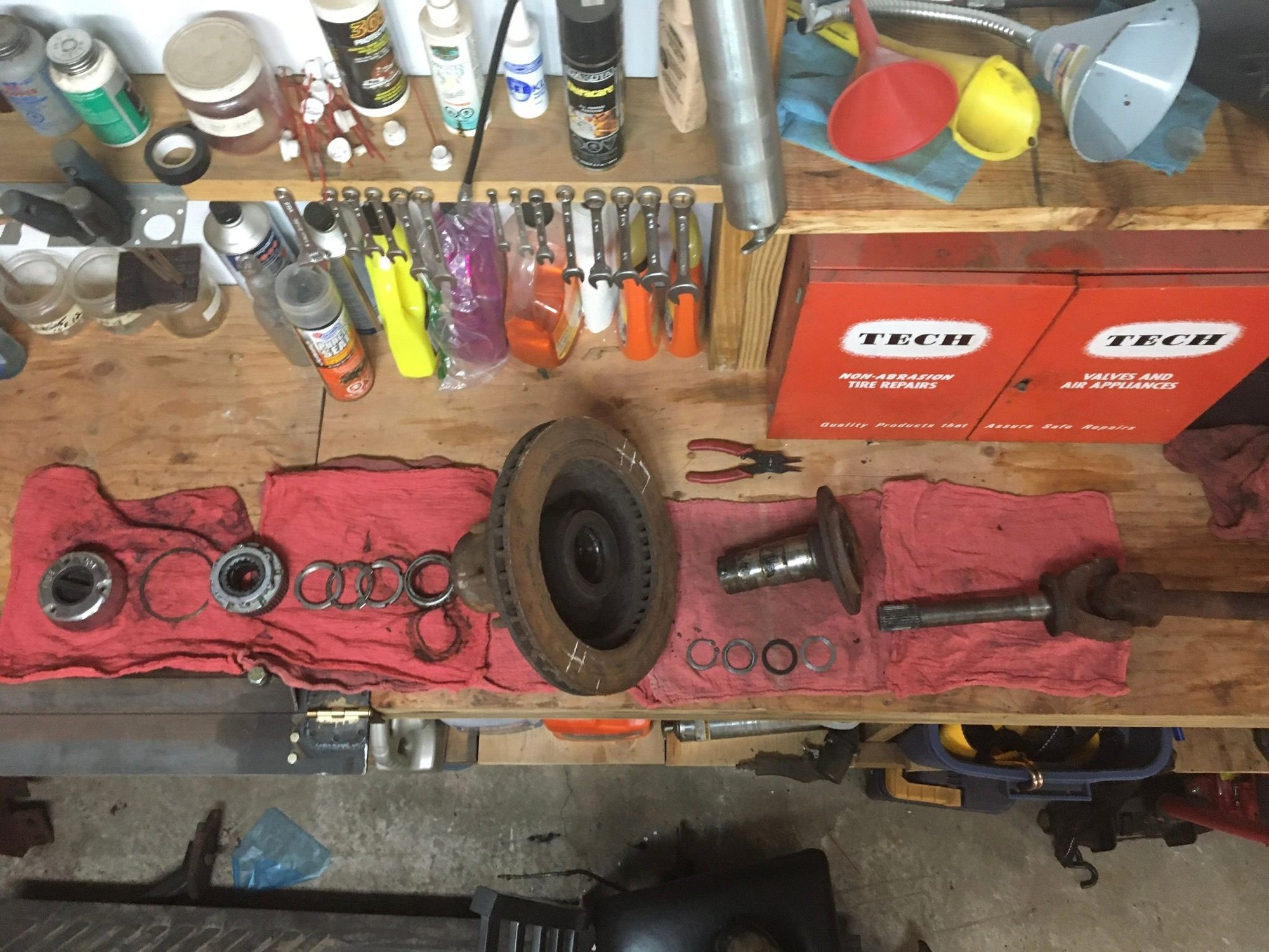 96 F250HD manual locking hub removal Page 2 Ford Truck Enthusiasts