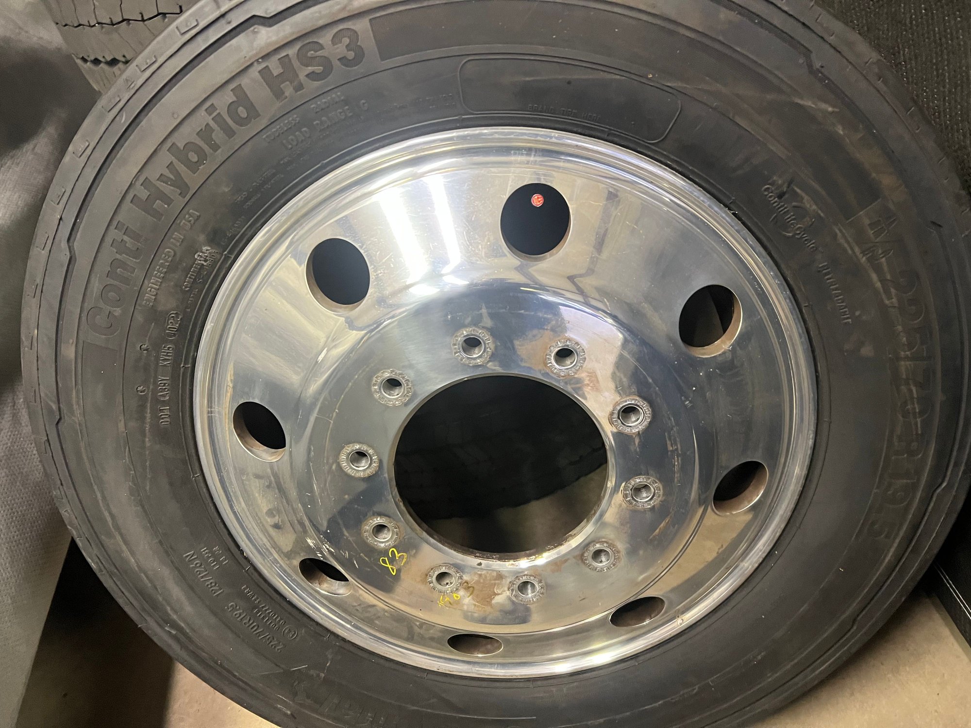 Wheels and Tires/Axles - 2018 Polished Aluminum 19.5 oem Rims Wheels with Brand New Continentals Lugs and Caps - New - 2017 to 2022 Ford F-450 Super Duty - Hewitt, NJ 07421, United States