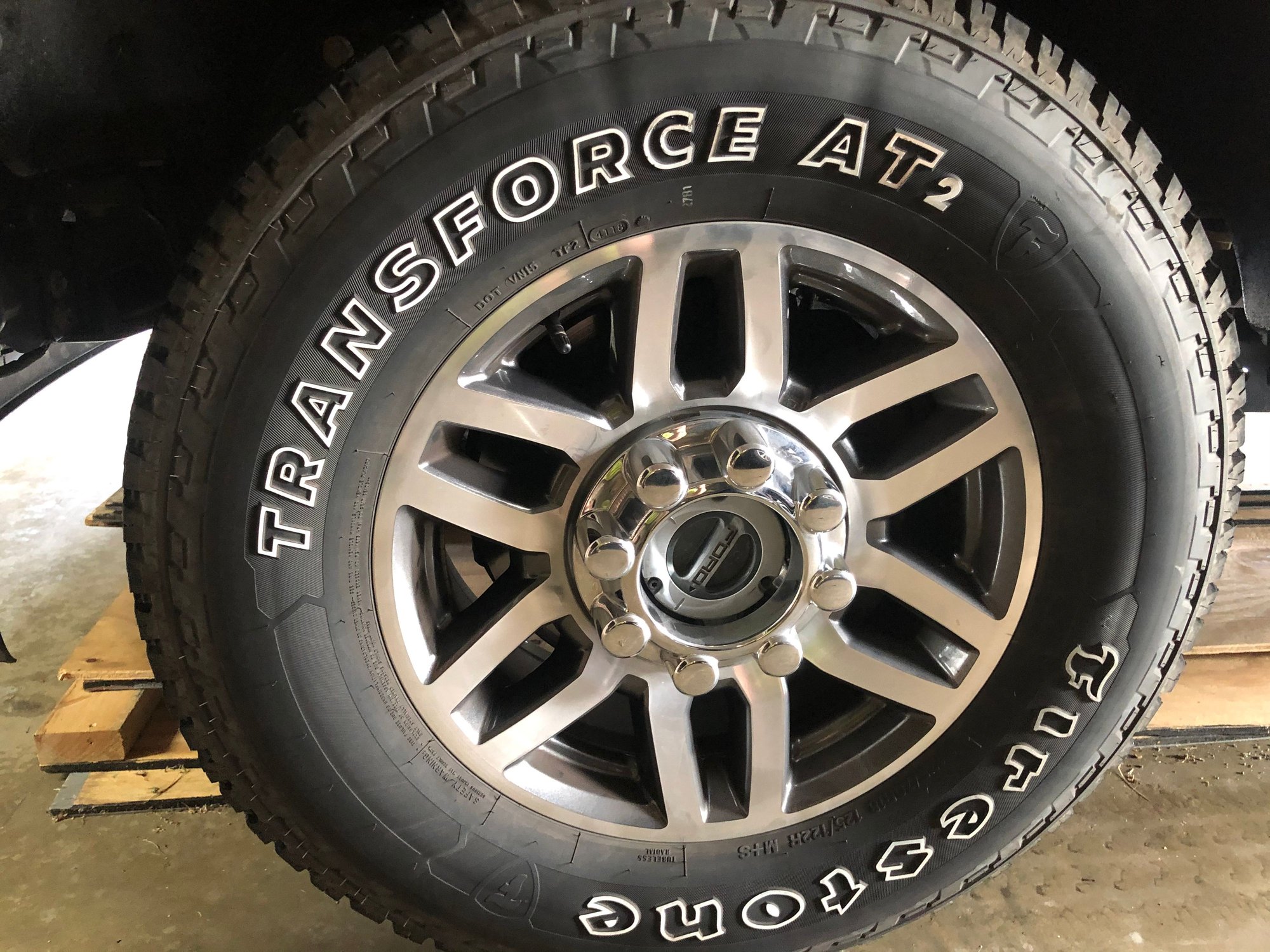 Wheels and Tires/Axles - Lariat 18" wheels and tires - Used - 2005 to 2020 Ford 3/4 Ton Pickup - 2005 to 2020 Ford 1 Ton Pickup - Cape Girardeau, MO 63701, United States