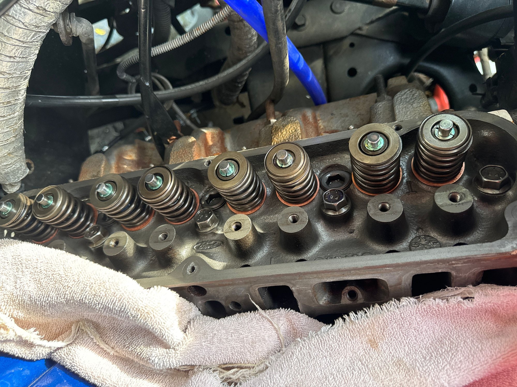 This is what the springs look  like incase u can tell from a photo the cam shaft ,lifter, rocker arms and push rods are all Melling so I would assume Mabey the springs are Melling also 
