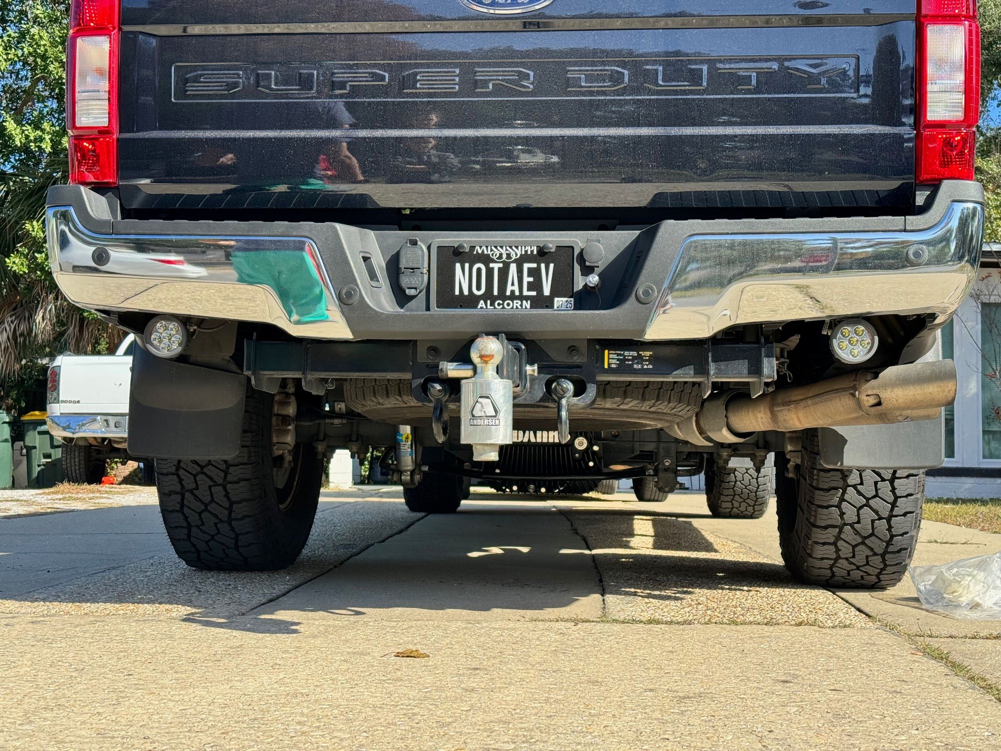 I can't really see it from the back. Truck is stock, however, it has the HCTT package, so full 5 pack leaf springs and Dana axle. Stock wheels on 295/70/18 Falken Wildpeaks. And I'm ok that my license place is visible...