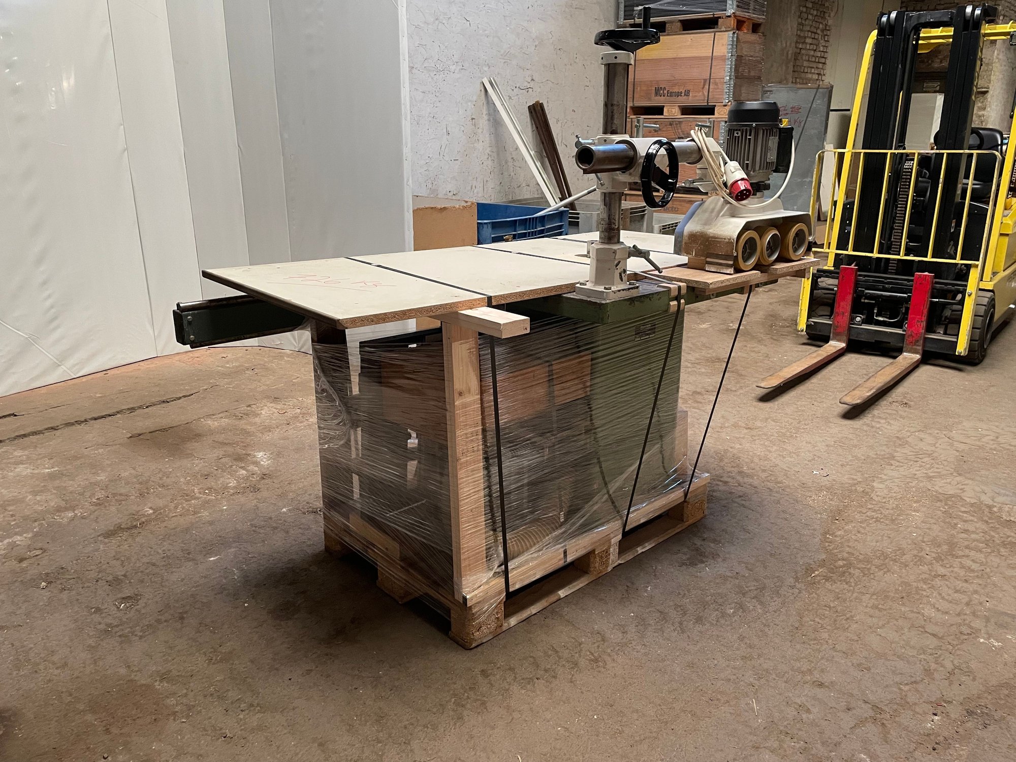 My ancient shopper table with feeder.