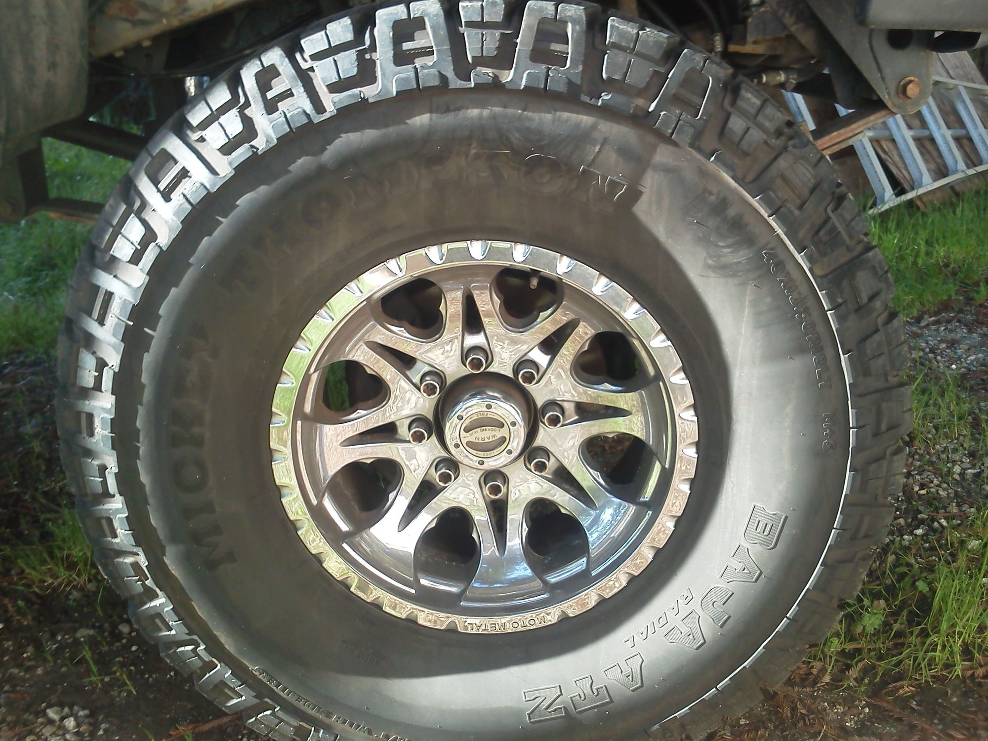 Moto Metal MO950 18x9 Rims 8x170 bolt pattern Ford Truck