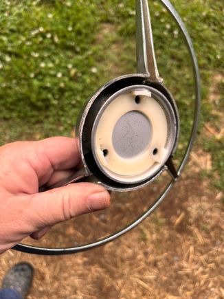 Busted horn ring clip