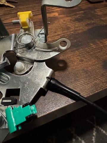 arm where clip belongs, mounting hole there. (tab is not bent, bad photographer)