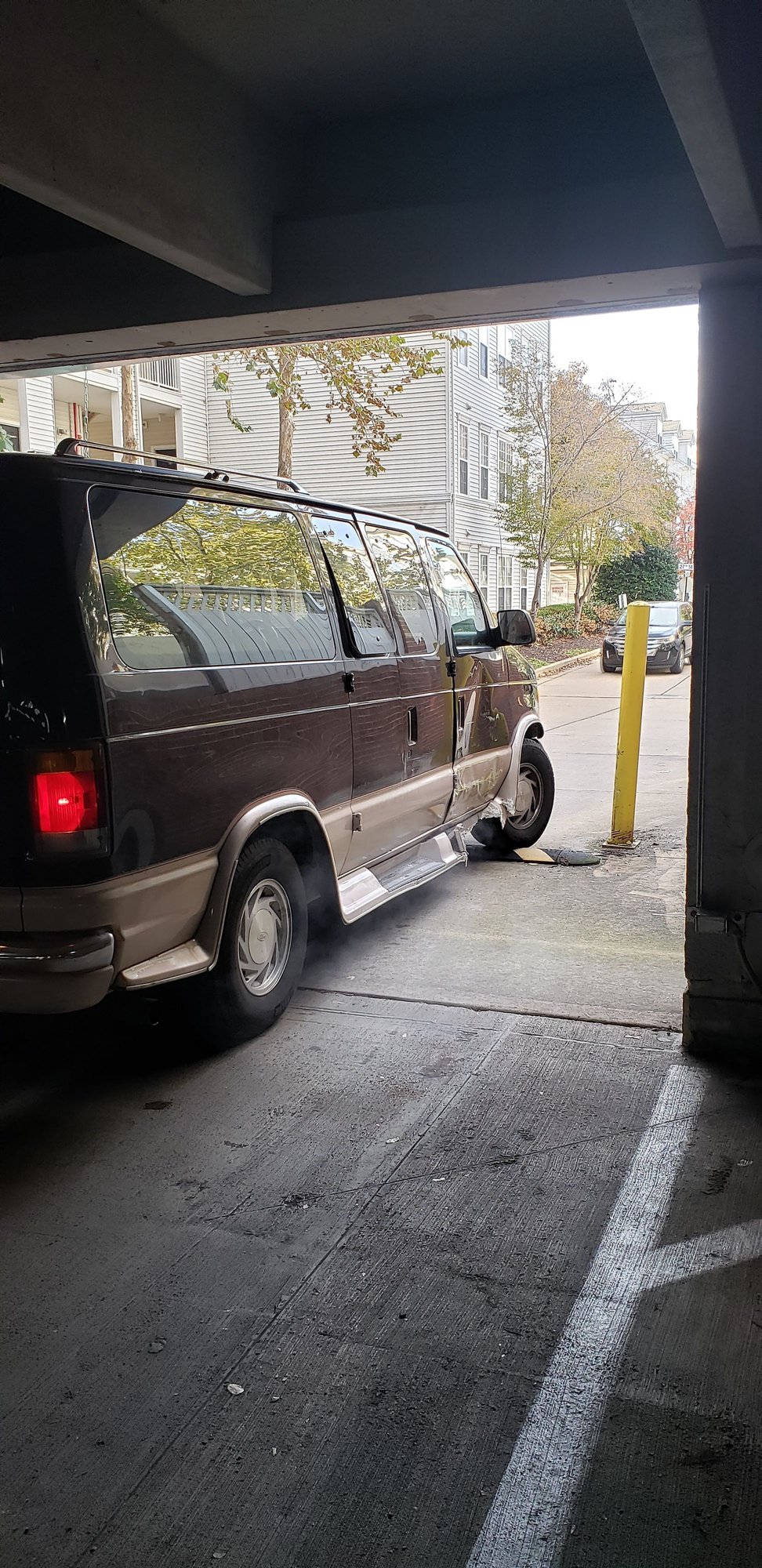 1994 Ford E-150 Econoline Club Wagon - 1994 Club Wagon Chateau - Used - VIN 1FMEE11H3RHB80571 - 394,000 Miles - 8 cyl - 2WD - Automatic - Van - Black - Arlington, VA 22206, United States
