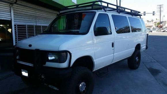 Van 4x4 white3a