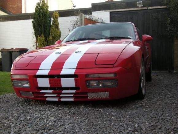 new brake ducts finnished, bonnet vents and paint added