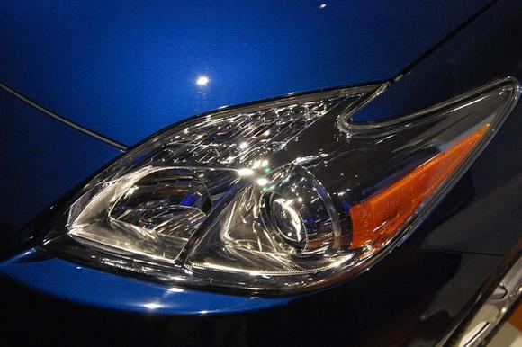 2010 Toyota Prius Drivers Side Headlight-off