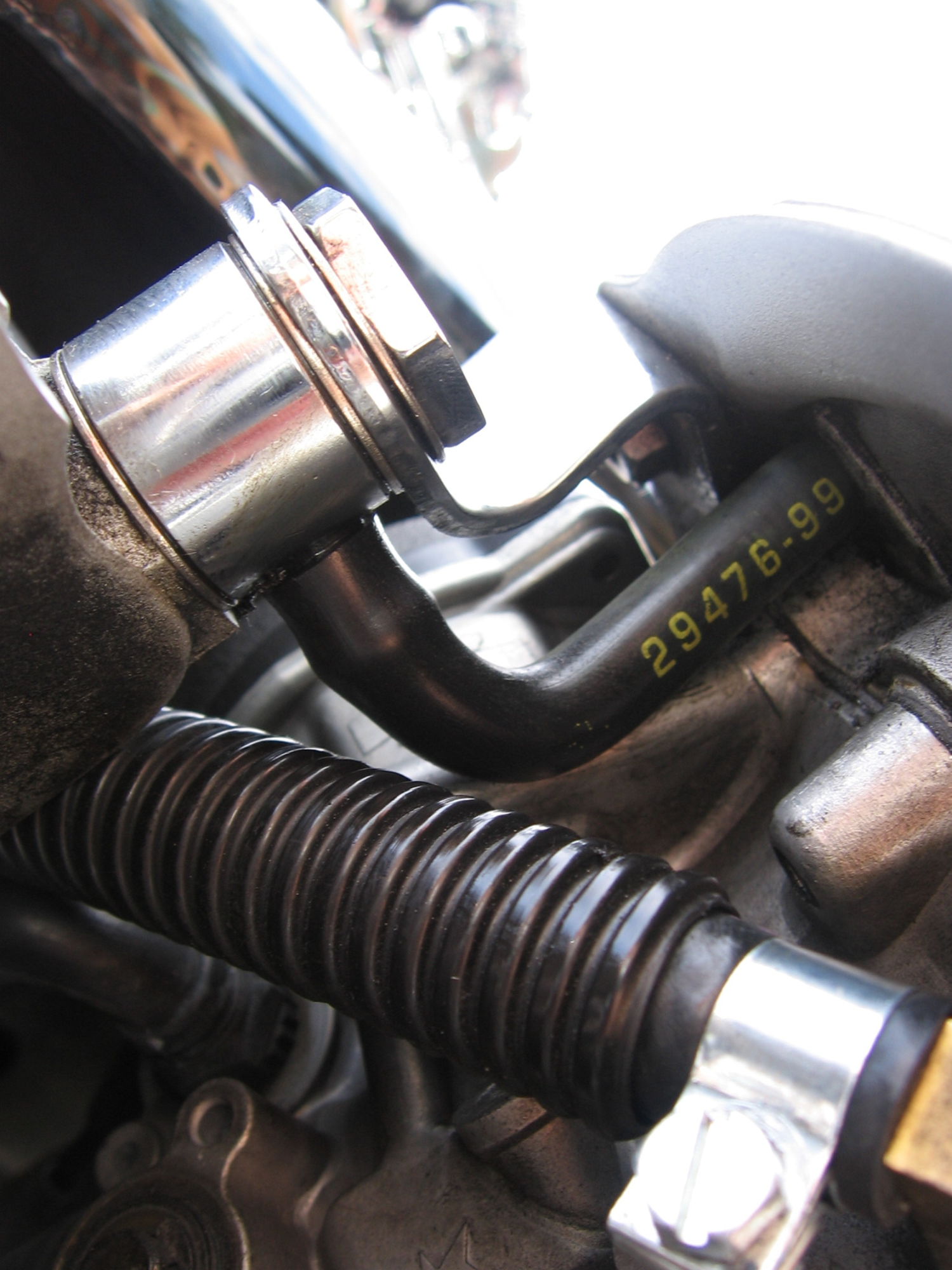 Oil residue at breather bolts and cylinder heads Harley Davidson Forums