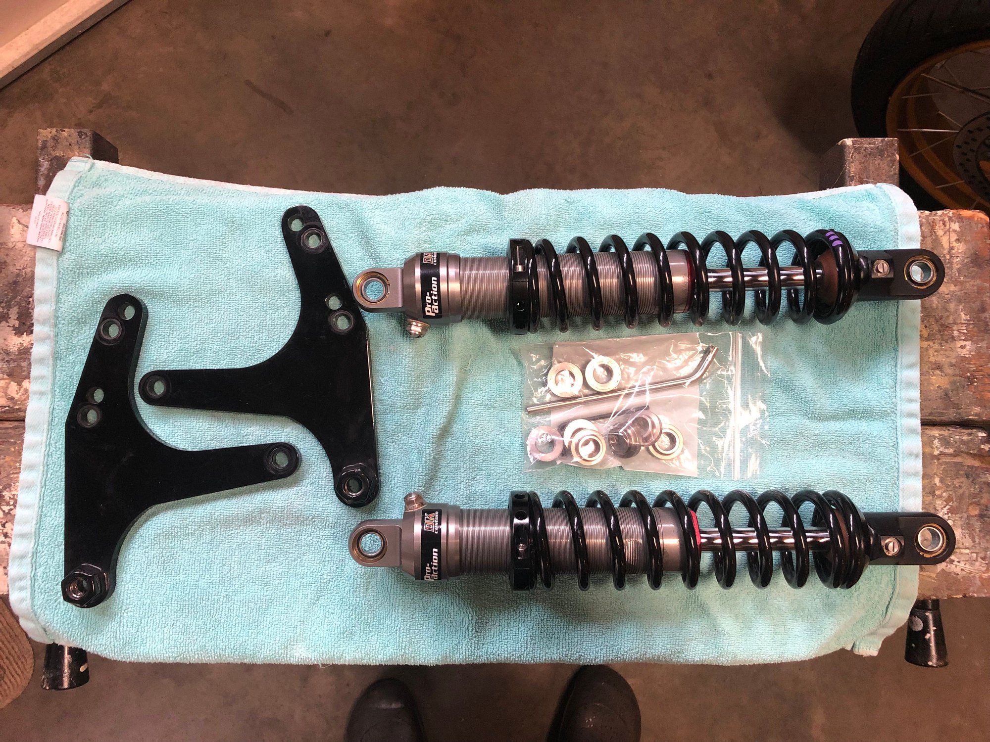 DK Custom Pro Action 14" Harley Trike Shocks & Comfort Lift Harley