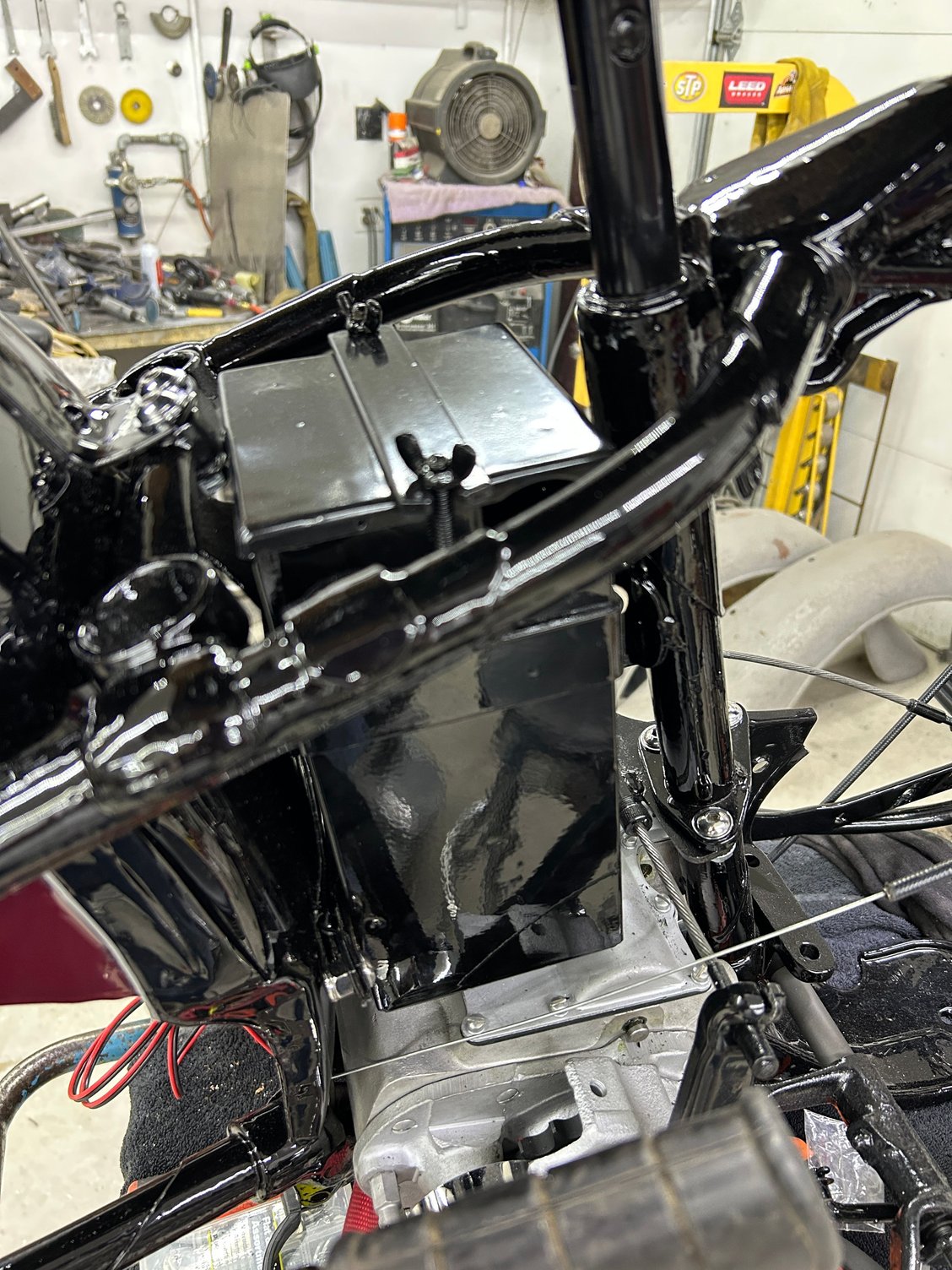 Putting in the battery box 