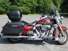2009 Road King Classic.  installed Viking saddlebags and truck on HD solo tour mount.  Don't have to deal with the classic bag clips and it has more storage space.