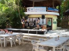 The El-Rio jungle restaurant in the hills of Puerta Vallarta.
Excellent bands all day here and delicious ribs. We highly recommend it!