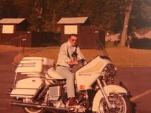 Wondering if anyone could tell me what model of Harley this is. My grandpa bought it used in 1976. Thanks!