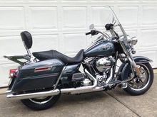 2015 Roadking FLHR  like new condition