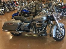 2017 Billet Silver FLHR