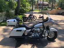 Color matched King Tour Pak and Sundowner seat