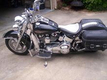 left side - better view of custom seat - white gator added to middle of Mustang solo seat and fender bib.