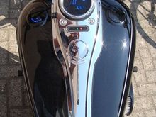 Dakota Digital   HD lub. oil pressure gauge   HD flush mount fue caps