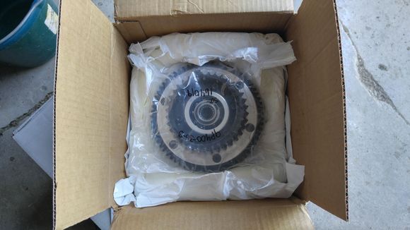 Clutch assembly for a splined mainshaft.