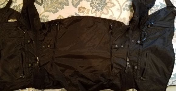 Zippered outer liner for colder weather