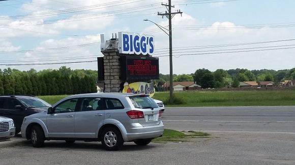Second stop was Biggs Bar on Gratiot Ave. Excellent rib special and ice cold $1 Bud Lights.