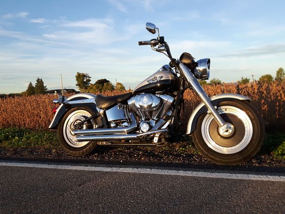 Honestly, I've never really been into fatboys until i saw this one in 100th anniversary paint. Clearly in changed my perspective, since it's mine now. 
