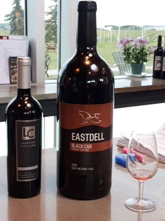 And of course a stop at a winery. This one is called “The Rosewood”. And yes folks, thats a 3 litre bottle of wine! 