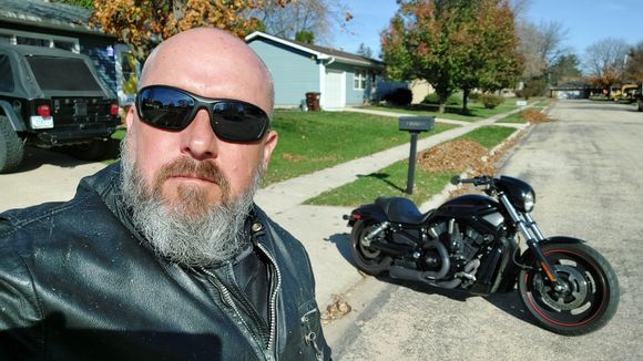 In honor in what would have been my Dad's 79th birthday i took his Night Rod out forva river run. I wore his jacket and chaps as well. 